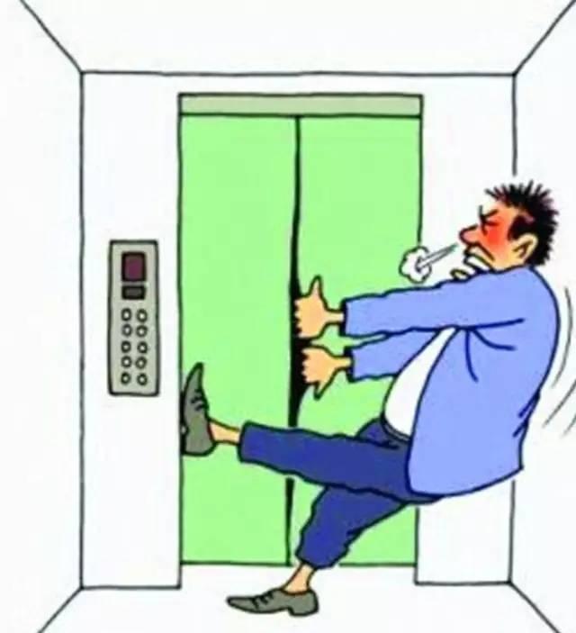 玉林一女子遭遇“電梯驚魂”2小時(shí)！電梯內(nèi)被困該如何自救？  第4張
